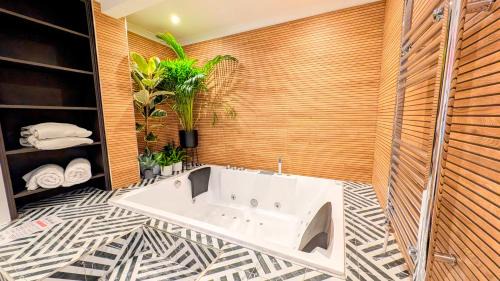 King Room with Spa Bath