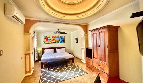 Deluxe Queen Room