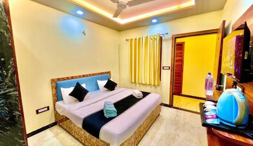 Deluxe Double Room (2 Adults + 1 Child)