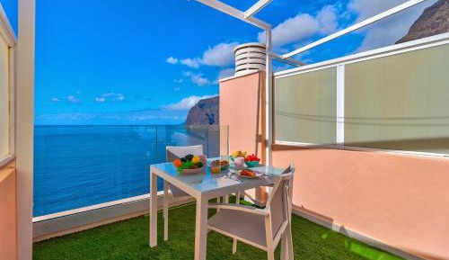 Studio Apartment with Sea View