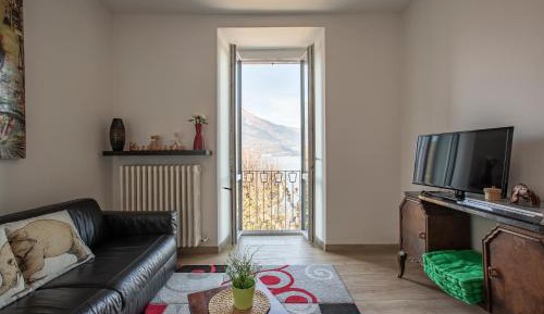 Apartment with Lake View