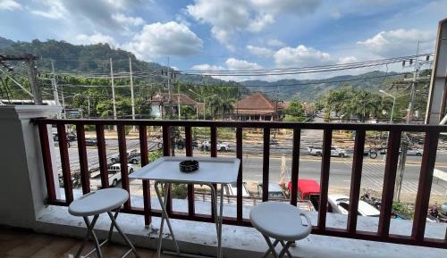 Deluxe One-Bedroom Apartment with City View