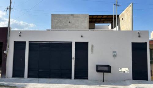 Five-Bedroom Deluxe Apartment