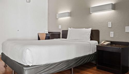 Queen Room - Disability Access - Roll in Shower