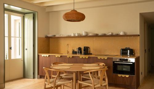 Deluxe Garden Apartment