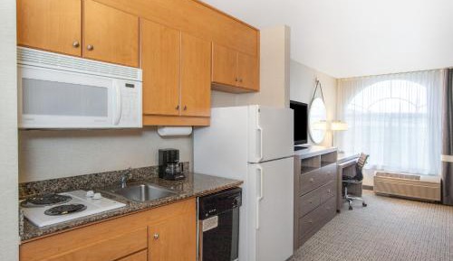 1 King Bed, Kitchen Studio, Non-Smoking