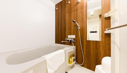 Deluxe Queen Room with Balcony