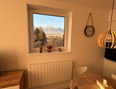 Apartment with Mountain View