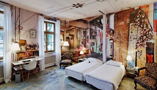 Art Double Room