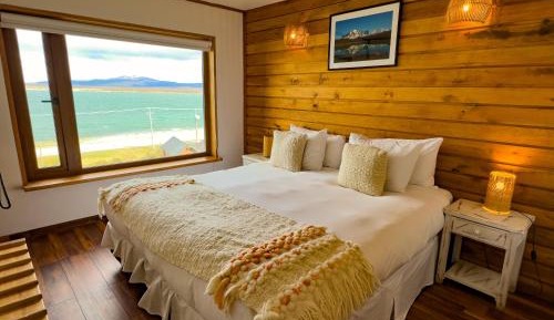 Small Room with Sea View 