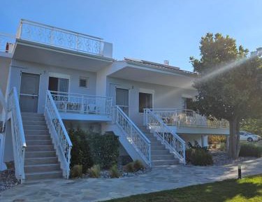 One-Bedroom Apartment with Balcony