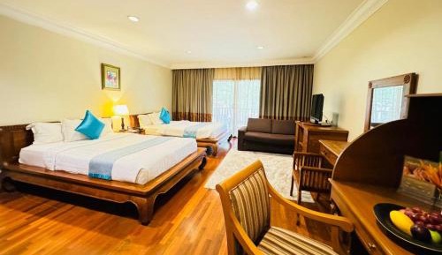 Deluxe Queen Room Lake View