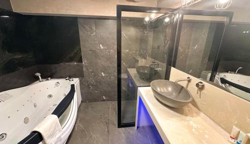 King Suite with Spa Bath