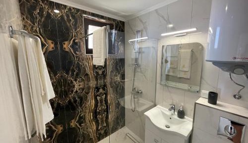 Deluxe One-Bedroom Apartment with Ocean View