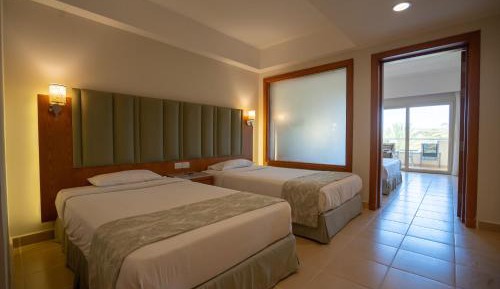 Interconnecting Family Room (2 Adults + 2 Children)