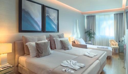 Basic Triple Room with Courtyard View