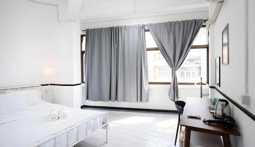 Deluxe Queen Room