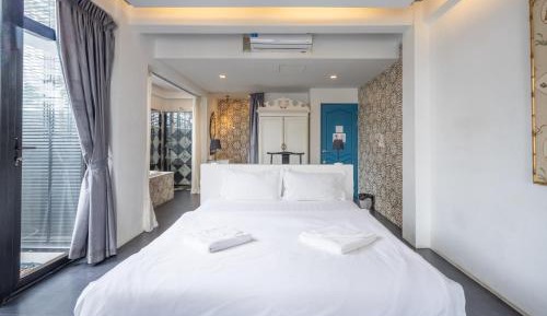 King Room with Pool View