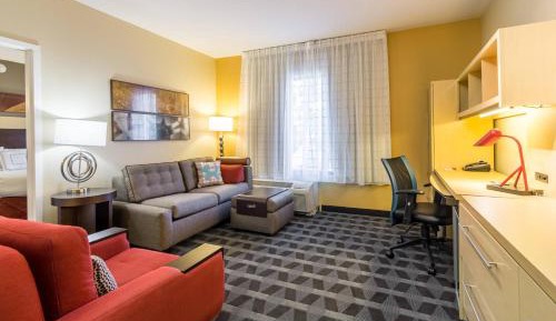 One-Bedroom Queen Suite