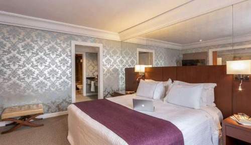 Luxury Suite with One King Bed