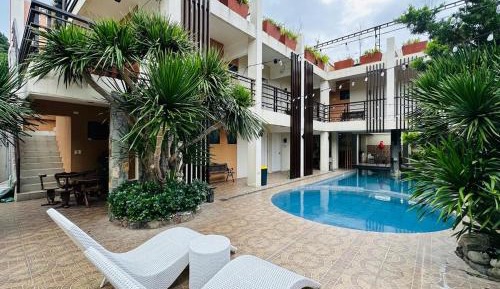 Villa with Garden View