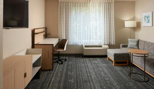 One-Bedroom Queen Suite