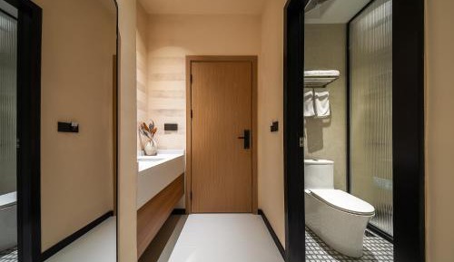 Hidden Queen Room  