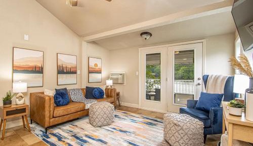 Three-Bedroom Apartment with Lake View