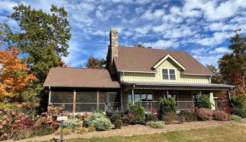 Three-Bedroom Holiday Home 