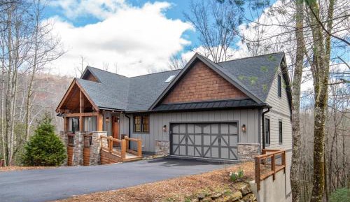 Four-Bedroom Holiday Home