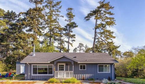 Four-Bedroom Holiday Home