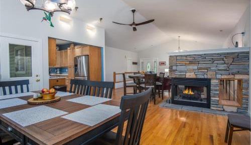 Three-Bedroom Holiday Home 