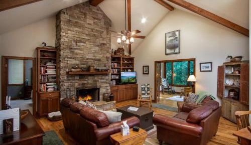 Three-Bedroom Holiday Home 