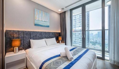 One-Bedroom Apartment with City View
