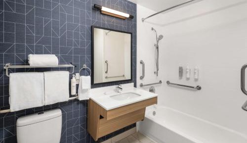 King Room with Mobility Accessible Tub