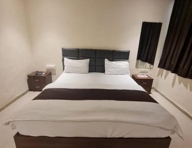 Deluxe Double Room (2 Adults + 1 Child)