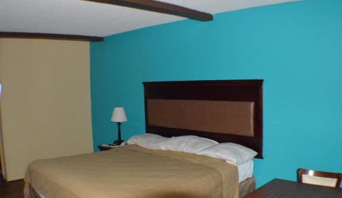 Deluxe King Room - Non-Smoking