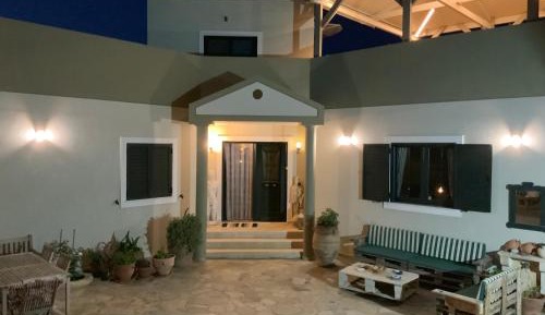 Three-Bedroom Holiday Home 