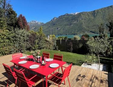 Three-Bedroom Holiday Home 