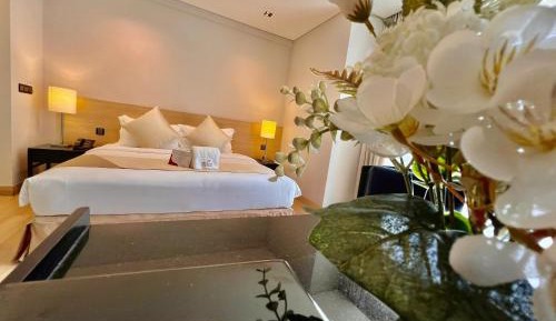 Straits Suite