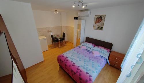 Standard Double Room with Shared Bathroom