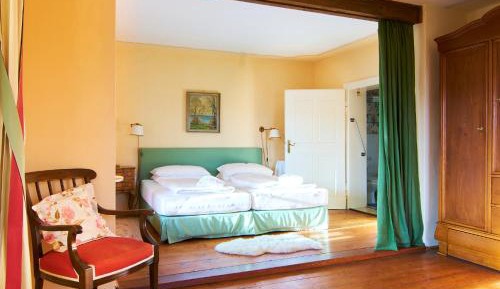 One-Bedroom Apartment with Terrace