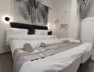 Two-Bedroom Deluxe Apartment with Balcony
