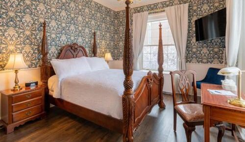 Queen Room