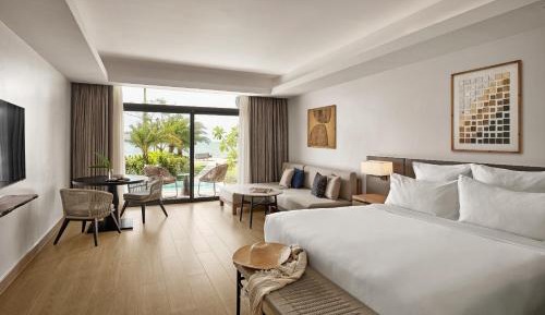 Junior King Suite with Pool Access - Ocean View