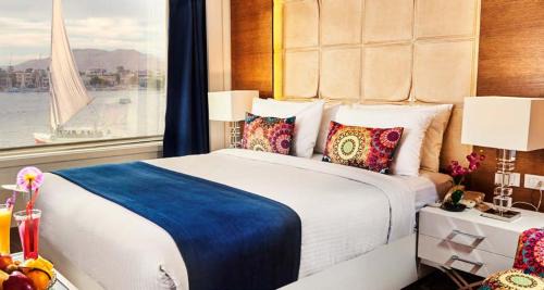 Deluxe Room (2 Adults + 1 Child)