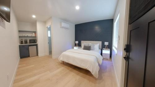 Deluxe Queen Studio 