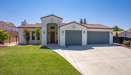 Four-Bedroom Holiday Home