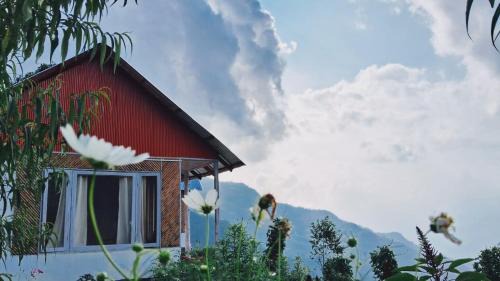Family Room with Mountain View