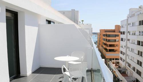 Deluxe Double Room with Terrace